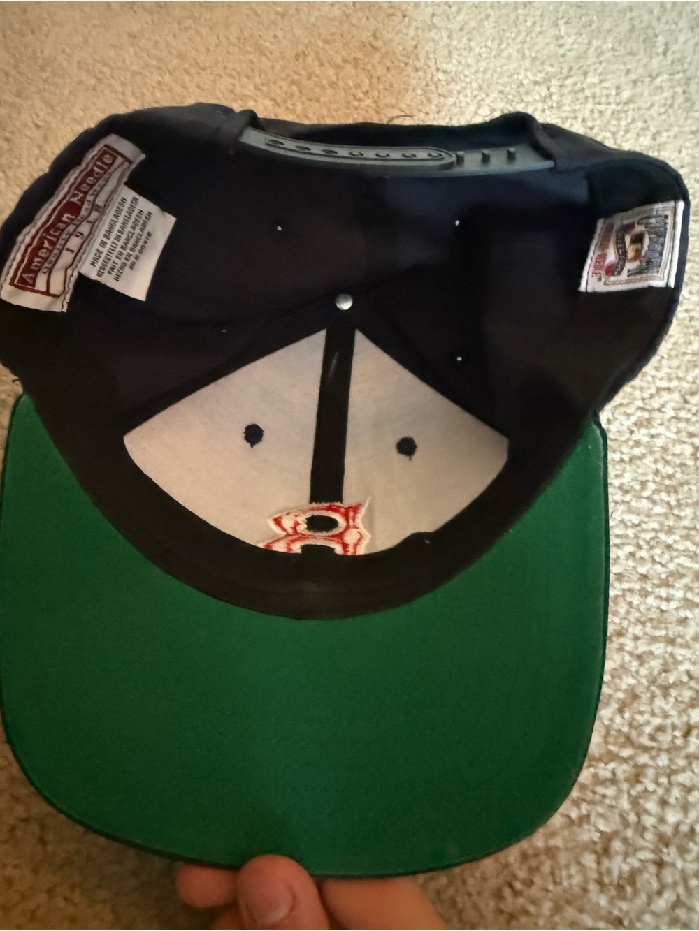 MLB Black Baseball Cap with Red Logo - Picture 2 of 2